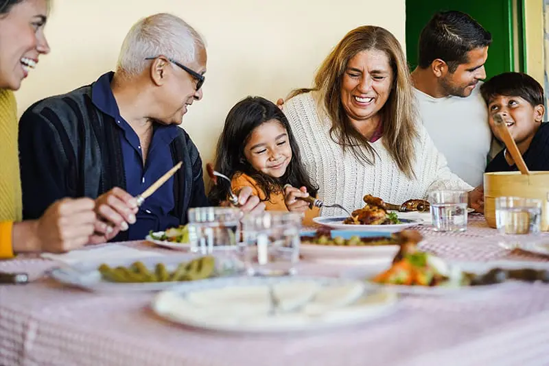 A-latin-family-dining-at-a-restaurant